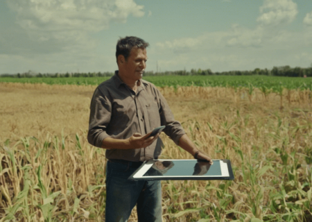 How to Integrate Digital Advertising with Traditional Farming for Maximum Local Reach